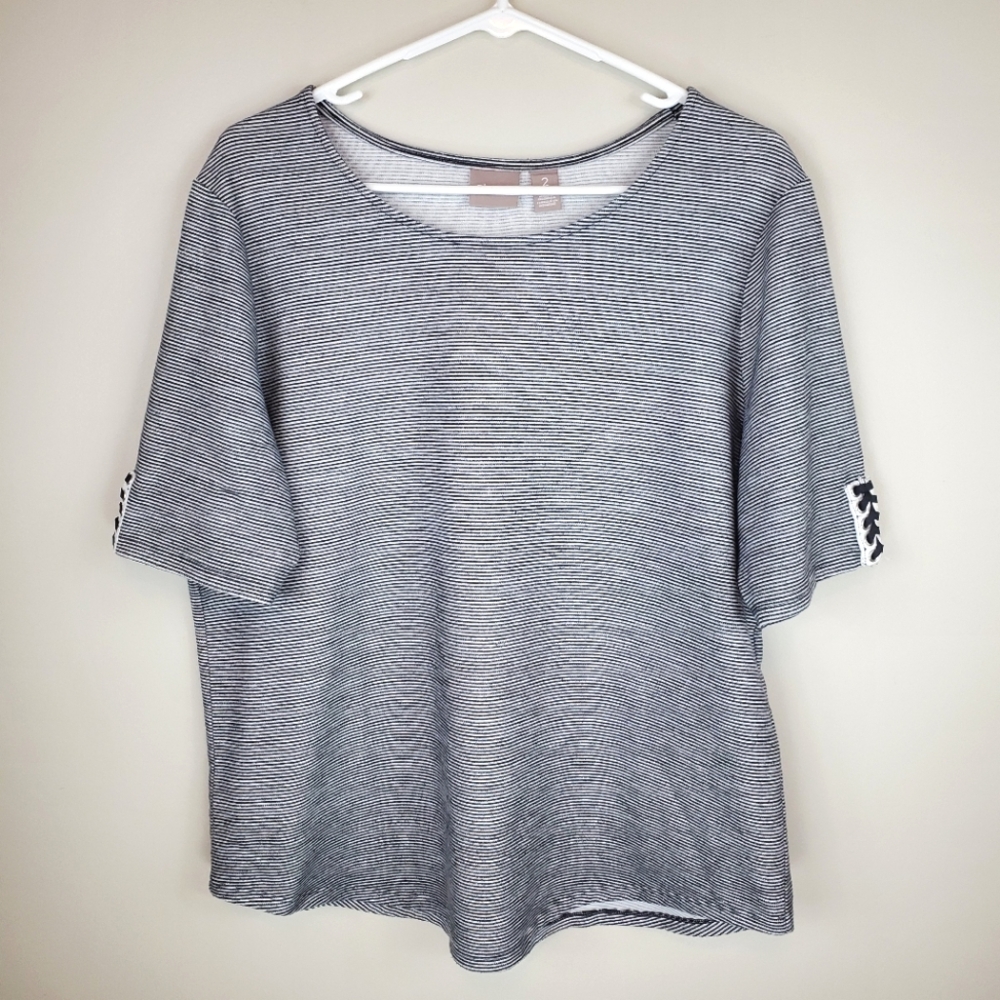 Chico's Size L Black White Striped Short Sleeve Shirt With Detailed Sleeves